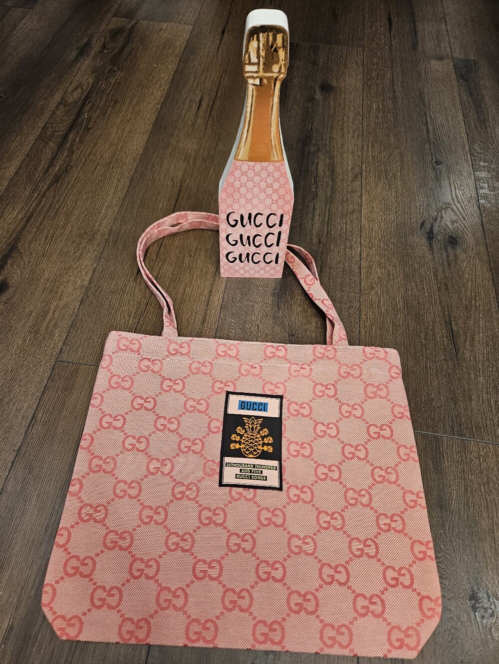 Gucci Duo Beauty Pink Pineapple Patch Music Patch Tote RARE GWP + Wooden Display